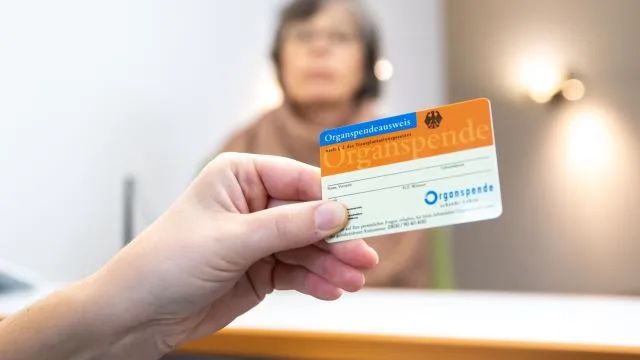 Ausfüllen bis Aufbewahren: Wichtiges zum Organspendeausweis