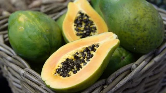 Bei Papaya ist nicht nur das Fruchtfleisch essbar