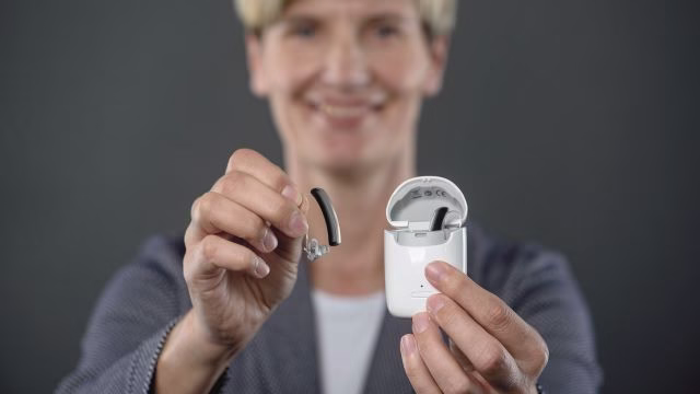 Besser hören: Mehr Komfort durch Hörsysteme mit Akkutechnologie
