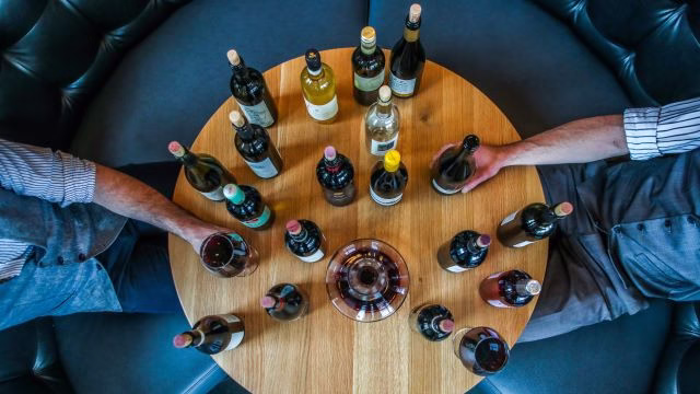 Rot, Weiß oder Rosé: Wie die Wahl des Weins Ihre Mahlzeit beeinflussen kann