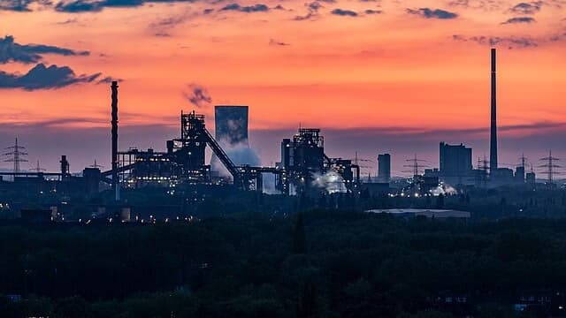Stahlindustrie in Duisburg: Stellenabbau könnte bundesweit bis zu 55.000 Arbeitsplätze kosten