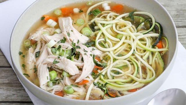 Heiß geliebt: Suppen und Eintöpfe mit Hähnchen, Pute und Co.