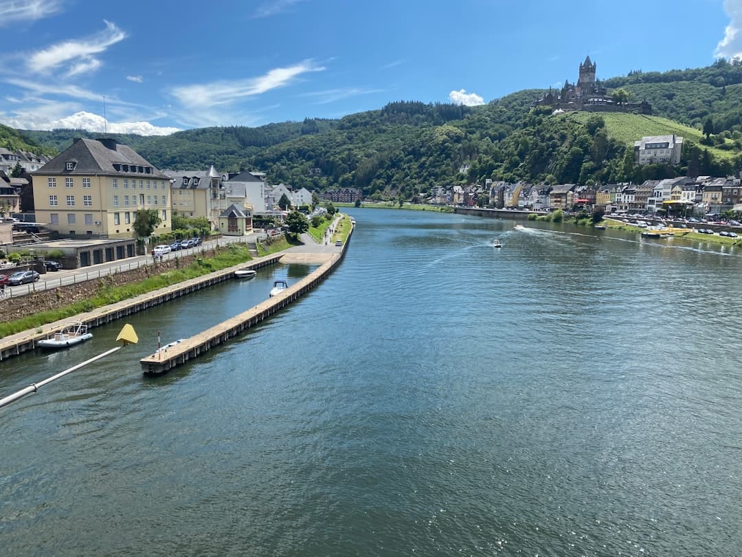 Entlang der Mosel: Eine Weinregion zwischen Steilhang und Tradition